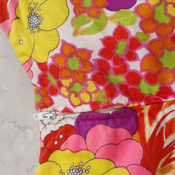 Vintage Liberty Circle Retro Psychedelic Shift Dress from the 1960s 🌺 - Picture 16 of 17